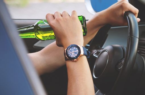 Ein Autofahrer hat an Ostern in Schramberg mit mehr als zwei Promille Alkohol einen Unfall gebaut. (Symbolbild) Foto: Pixabay