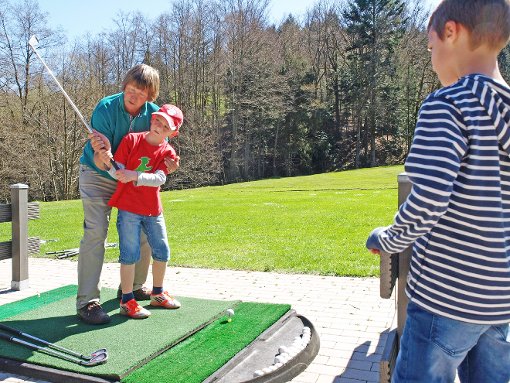 Beim Golfspiel braucht man Kondition, Koordination, Disziplin und Sozialverhalten, erklärte Golflehrer Robert Fischer. Fotos: Glaser Foto: Schwarzwälder-Bote