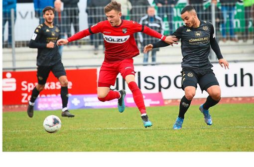 Im Hinspiel mussten sich Lukas Ramser und die TSG Balingen dem FSV Mainz II mit 0:1 geschlagen geben. Diesmal soll es mit Punkten klappen. Foto: Kara