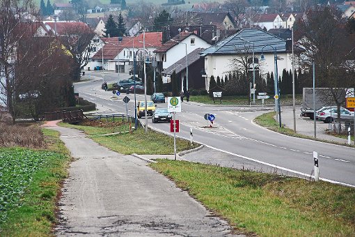 Wenn das Neubaugebiet Stephanswäldle kommt, wird aus der Kreuzung ein Kreisverkehr.  Foto: Schmidt Foto: Schwarzwälder-Bote