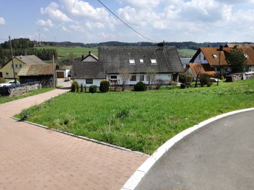 Der ausgewiesene Fußweg ins Neubaugebiet Glaffenäcker III wird gerne als Fahrbahn genutzt. Foto: psw Foto: Schwarzwälder Bote
