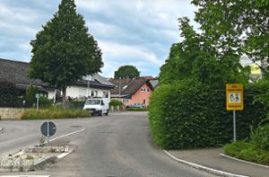 Nicht immer ist es so ruhig in der Mötzinger Brunnenstraße: Die Anwohner klagen über ein zeitweise „unerträgliches Verkehrsaufkommen“. Foto: Priestersbach