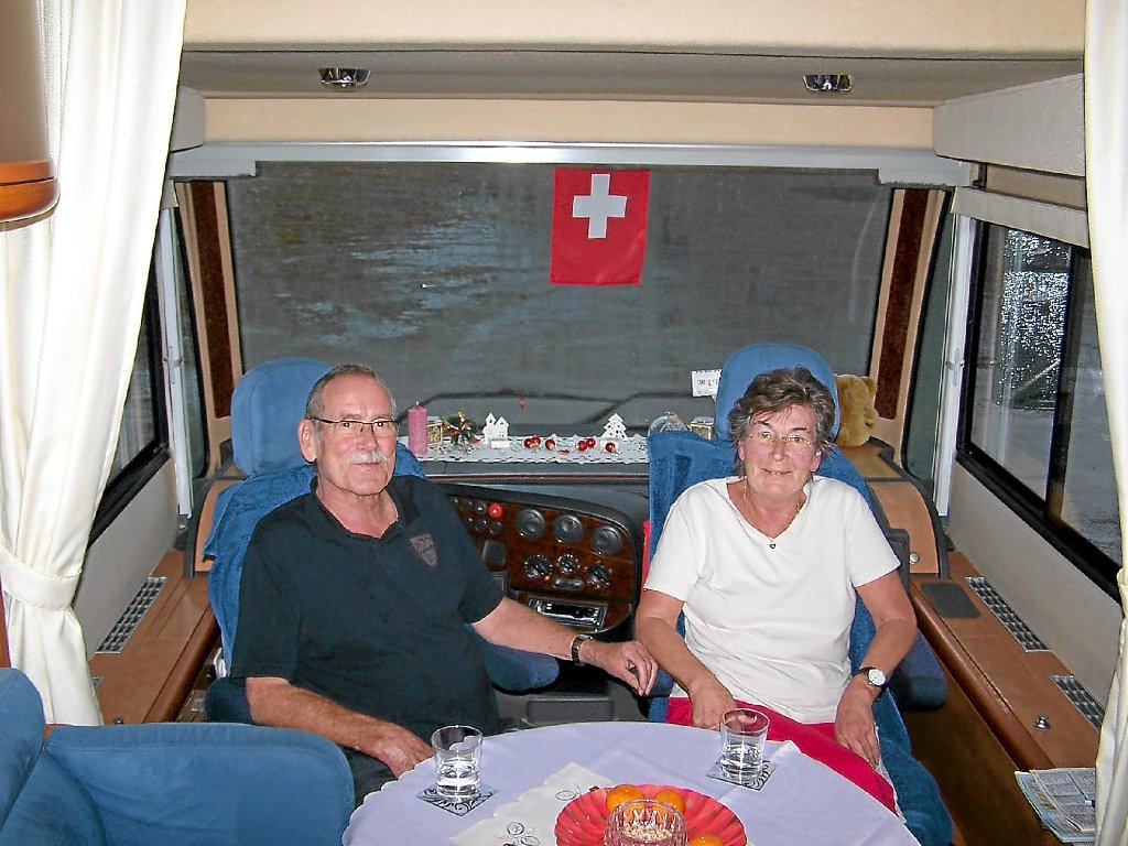Holger und Birgitt Frey leben seit fünfeinhalb Jahren im Wohnmobil und touren ganzjährig durch ganz Europa. Fotos: Schweigler