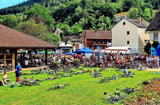 Alpirsbach ist am Wochenende zum Radmekka geworden. Mehr als 1000 Teilnehmer gingen beim SURM an den Start. Foto: SURM
