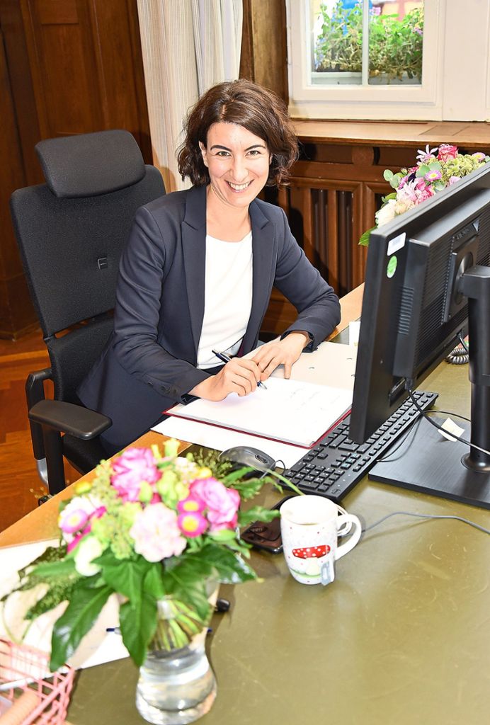 Dorothee Eisenlohr hatte am Freitag ihren ersten Arbeitstag im Rathaus.  Fotos: Wegner Foto: Schwarzwälder Bote