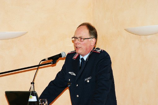 Oberst Olaf Holzhauer, Leiter des Weltraumlagezentrums, berichtet über dessen vielfältige Verantwortungsbereiche. Foto: Schwarzwälder-Bote