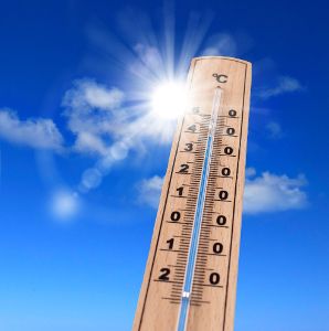 Das Thermometer klettert in die Höhe. Auch am Wochenende wird es heiß. Foto: ©Jenny Sturm/Fotolia.com Foto: Schwarzwälder-Bote