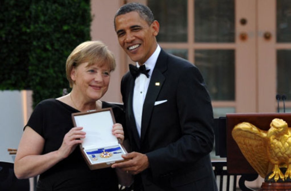 Gruppenbild mit Medal of Freedom: Bundeskanzlerin Angela Merkel hat von Barack Obama die höchste zivile Auszeichnung der USA überreicht bekommen.
