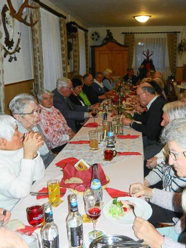 Die Gruppe nach dem unterhaltsamen Wunschkonzert im Gasthaus. Foto: Helmut Buck Foto: Schwarzwälder Bote