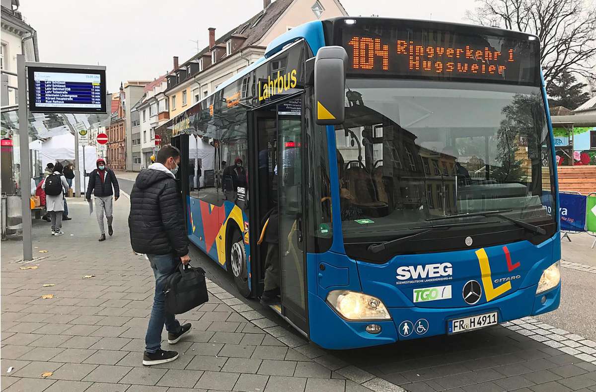 Ergibt das Sinn?, fragt SWEG-Chef Tobias Harms mit Blick auf die weiterhin geltende Maskenpflicht in Bussen. Foto: Maier