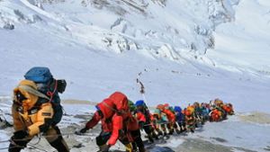 Trotz Corona-Fällen –  Rund 350 Menschen  auf dem Mount Everest