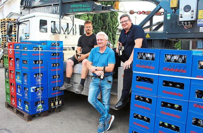 19.000 Flaschen Bier für Vereine: Zollernälbler ersteigern Getränkelager und spenden nun