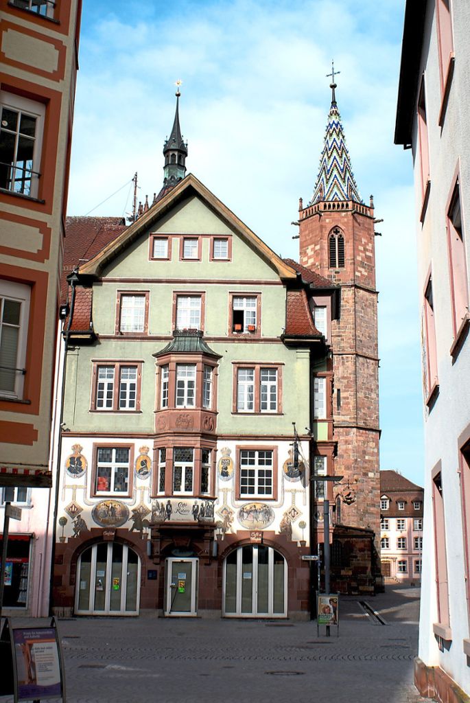 Das Gasthaus Raben befindet sich  Nachbarschaft zum Villinger Münster.   Foto/Repro: Bräun