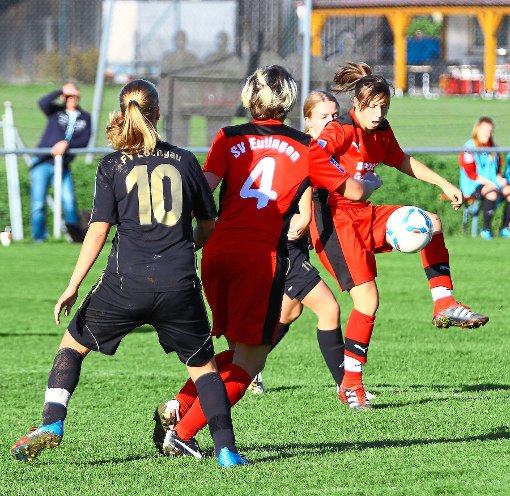 Erneut vier Treffer wie beim 4:1-Hinspielsieg (unser Bild) erzielten die Eutinger B-Juniorinnen bei  ihrem wichtigen Erfolg in Löchgau.  Foto: Wagner Foto: Schwarzwälder-Bote
