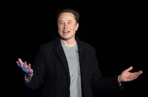 Elon Musk verkündet gute Quartalszahlen. Trotz der Probleme in den Lieferketten fährt der Autohersteller Tesla einen Gewinn von 2,3 Milliarden Dollar ein. Foto: AFP/Jim Watson