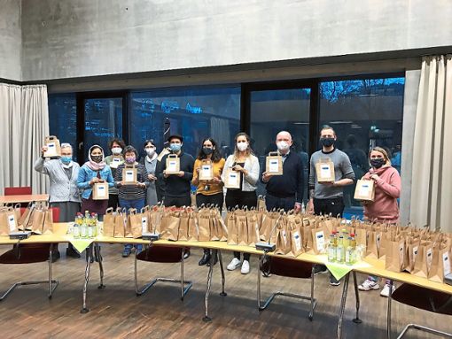 In einer Gemeinschaftsaktion wurden 1000 Geschenktüten an hilfsbedürftige Bürger in Bad Liebenzell verteilt. Foto: Wallburg