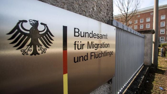 Staatsanwalt ermittelt gegen Mitarbeiter von Flüchtlingsamt 