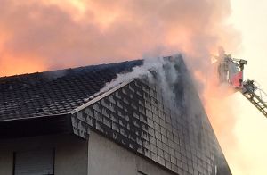 Zu einem Brand in Stuttgart-Sillenbuch musste die Feuerwehr am Freitag ausrücken. Foto: Fotoagentur Stuttgart