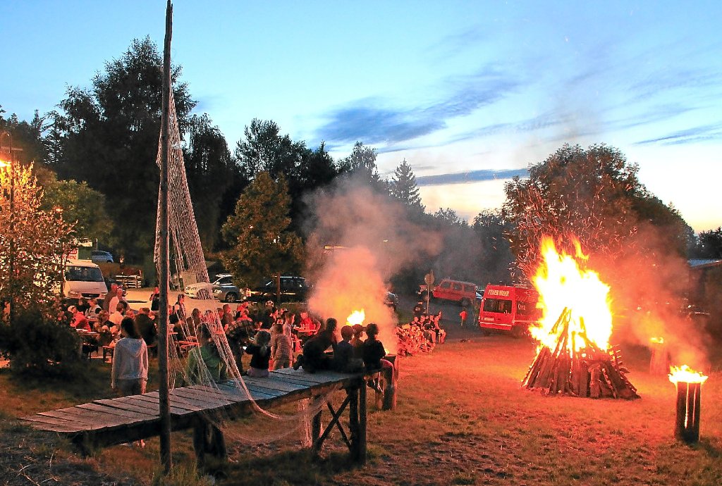 Abendpanorama am Bootssteg beim Dobler Dorfwiesenfescht. Fotos: Gegenheimer