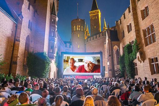 Das Open-Air-Kino lockte wieder viele Zuschauer auf die Burg Hohenzollern. Foto: Beck