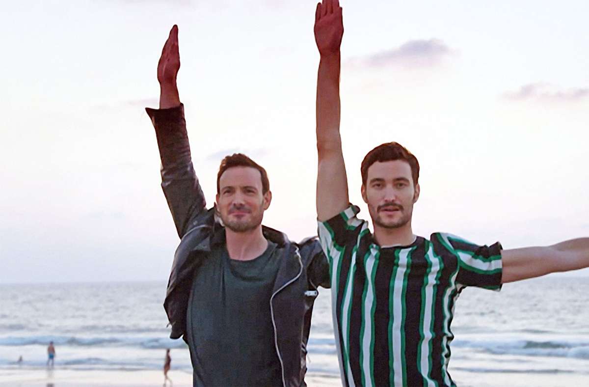 In Tel Aviv war die erste Folge von Eric Gauthiers TV-Doku „Dance around the world“ mit Nadav Zelner (rechts) als Scout entstanden. Für die nächste hat Eric Gauthier mit Ballettstars in Russland gedreht. Foto: SWR/SWR