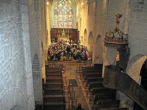 Als die Stadtkapelle das Stück D-Day spielt wird es in der Kirche St. Just im französischen Arbois sehr emotional.  Foto: Laura Armbruster