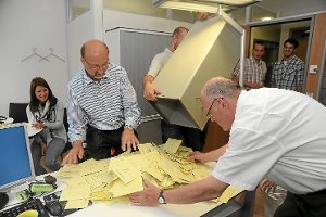 Auszählung der Stimmen der Gemeinderatswahl aus Oberschwandorf im Haiterbacher Rathaus Foto: Katzmaier Foto: Schwarzwälder-Bote