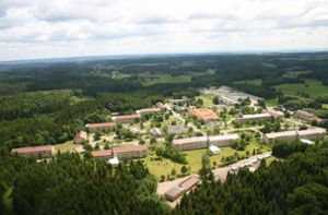 Die Nutzung des Areals der ehemaligen Zollernalb-Kaserne als Industrie- und Gewerbepark spielt für die Stadt Meßstetten finanziell eine bedeutende Rolle. Foto: Sauter