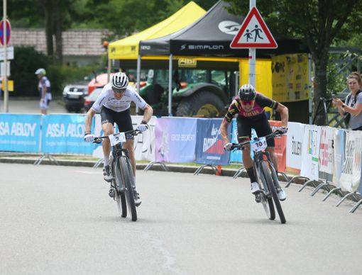 Mit hauchdünnem Vorsprung gewinnt Vinzent Dorn (rechts) vor Markus Kaufmann.  Foto: Kara