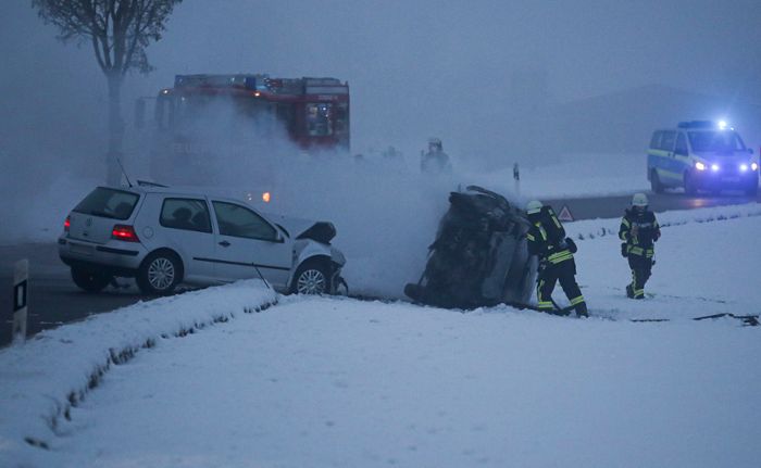 Unfall bei Obereschach: Auto geht nach Frontalzusammenstoß in Flammen auf