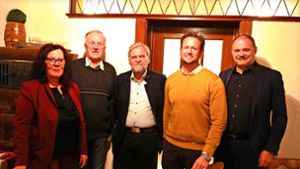 Geehrt für langjährige Mitgliedschaft in der CDU von der Ortsverbandsvorsitzenden Monika Schneider (links)  und vom Kreisvorsitzenden Stefan Teufel (rechts): Kurt Teufel, Joachim Hagen und   Fabian Schmutz (von links). Foto: King
