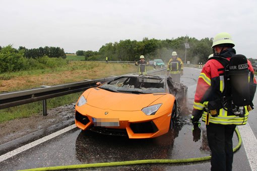 Rund 300.000 Euro Schaden entstanden nach dem Vollbrand eines Lamborghini bei Böblingen. Foto: FRIEBE PR / Frank Dettenmeyer