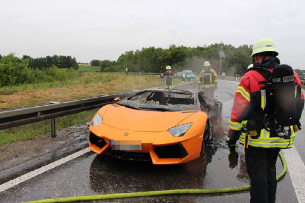 Rund 300.000 Euro Schaden entstanden nach dem Vollbrand eines Lamborghini bei Böblingen.