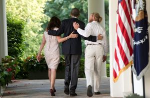 US-Präsident Barack Obama mit Bowe Bergdahls Eltern Foto: dpa