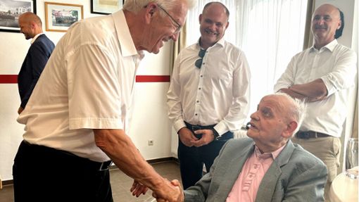 Den Besuch des Ministerpräsidenten Winfried Kretschmann (Grüne) im vergangenen Sommer genoss Gustav Kammerer sichtlich. Foto: Siegmeier