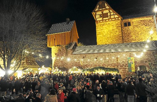 Das Altensteiger Schloss gibt eine stimmungsvolle Kulisse für den Weihnachtsmarkt ab. Foto: Fritsch
