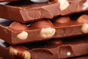 Mmmh, Schokolade ... Ein 27-Jähriger konnte nicht widerstehen und biss beherzt zu - allerdings ohne für die Tafel zu bezahlen. (Symbolfoto) Foto: Maryna Kulchytska/ Shutterstock