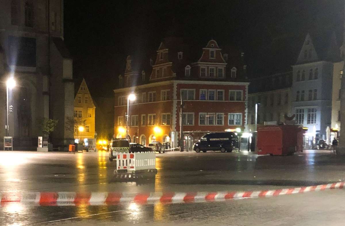 Polizeieinsatz in Halle: Explosion in Toiletten auf Marktplatz   – mehrere Verletzte