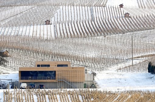 Zeugt vom Selbstbewusstsein in Strümpfelbach: Der Neubau des Weinguts Knauß mit viel Beton, Stahl und Holz setzt am Ortseingang ein Ausrufezeichen. Foto: Michele Danze