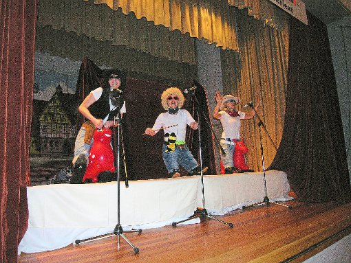 Die Damen der Stadtkapelle sorgten mit einer Mini-Playback-Show für Stimmung und Kurzweil. Foto: Lawicki Foto: Schwarzwälder-Bote
