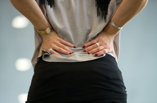 Schon Haltungsfehler, die   zu Rückenschmerzen führen,   können einen steten Fehlalarm im Gehirn bedingen. Foto: dpa/Arno Burgi