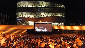 Mercedes-Benz-Museum: Open-Air-Kino 2012 gestartet