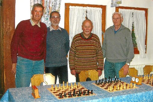 Sieger und Geehrte des Schachclubs St. Georgen (von links): Helmut Föhrenbacher, Vorsitzender Bernd Suhm, Günter Kurz und ­Erwin Kneissler. Foto: Schachclub St. Georgen Foto: Schwarzwälder-Bote