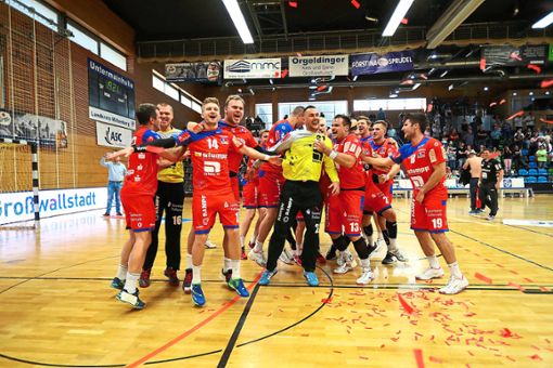 Ausgelassen feierte der HBW die Meisterschaft in der 2. Bundesliga. doch bald schon beginnt die Vorbereitung auf die nächste Saison in der DKB-Handball-Bundesliga.   Foto: Eibner