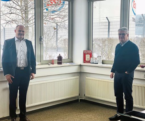 CDU-Abgeordneter Stefan Teufel (links) und Geschäftsführer Rolf Schumpp tauschen sich aus. Foto: Bürk-Kauffmann Foto: Schwarzwälder Bote