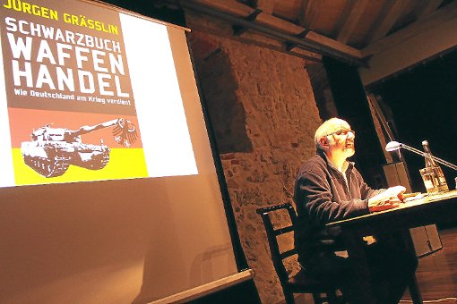 Jürgen Grässlin stellte sein  Buch vor. Foto: Breitmaier Foto: Schwarzwälder-Bote