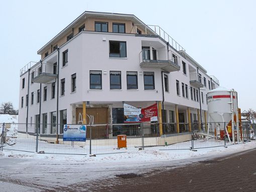 Die Bauarbeiten am Ärztehaus gehen weiter voran: Mitte 2019 soll alles bezugsfertig sein.  Foto: Oehler