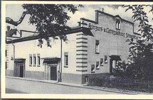 Das alte Schwefelbad-Gebäude –­ hier von der Wilhelmstraße aus fotografiert – wurde 1930 gebaut. In markanter Industriearchitektur wie Andreas Jetter sagt. Foto: Jetter