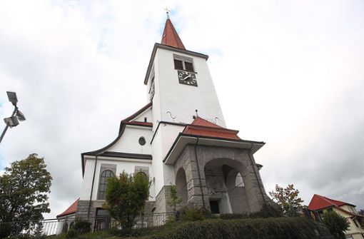 Auf die nächtliche Kirchturmbeleuchtung wird in Schonach verzichtet. Eine Maßnahme, um Energie zu sparen. ( Foto: Reutter