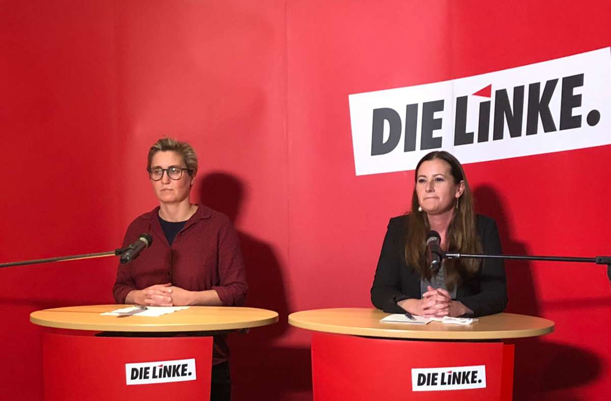Janine Wissler und Susanne Hennig-Wellsow  bei einer Pressekonferenz in Berlin. Foto: dpa/Jörg Ratzsch